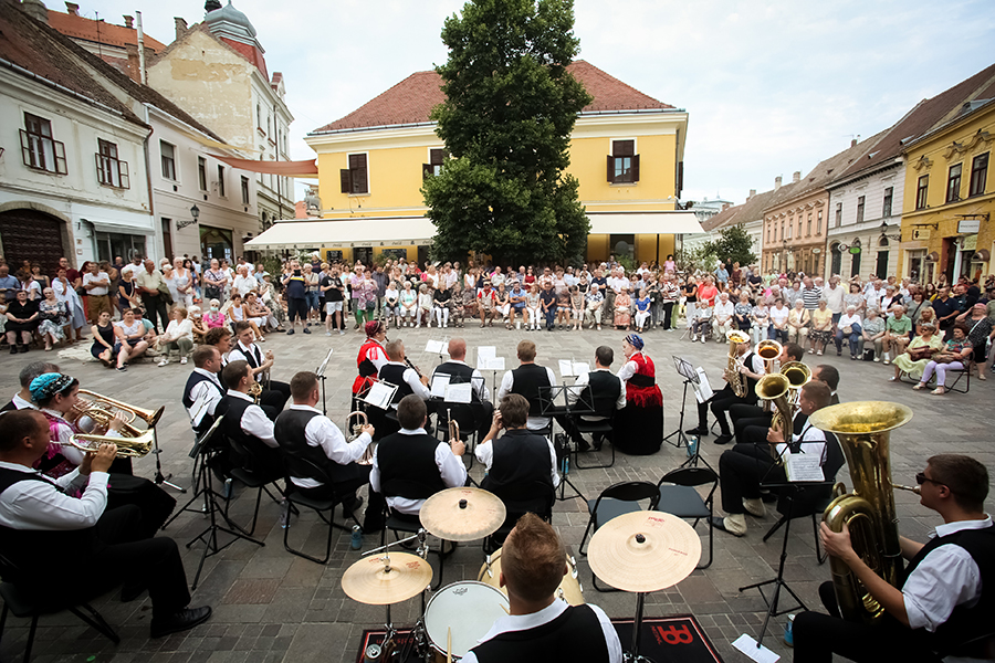 „A nyáresti koncertek fontos összetartó erővel bírnak a pécsi német közösség életében”
