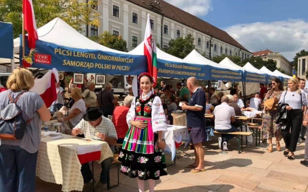 Traditionspflegendes Festival der in Fünfkirchen lebenden Nationalitäten